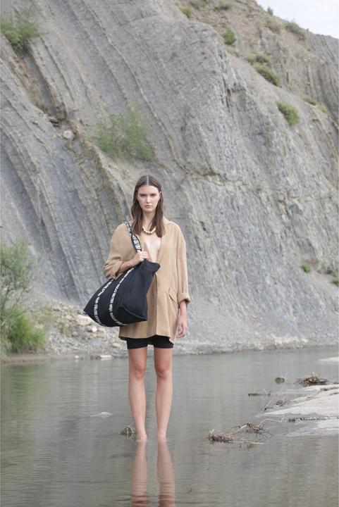 Produktbild Kimood Grosse recycelte Totemtasche mit Balg