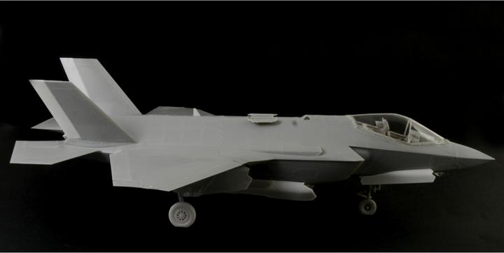 Actual product image Italeri 1:32 Lockheed F-35A Lighting II