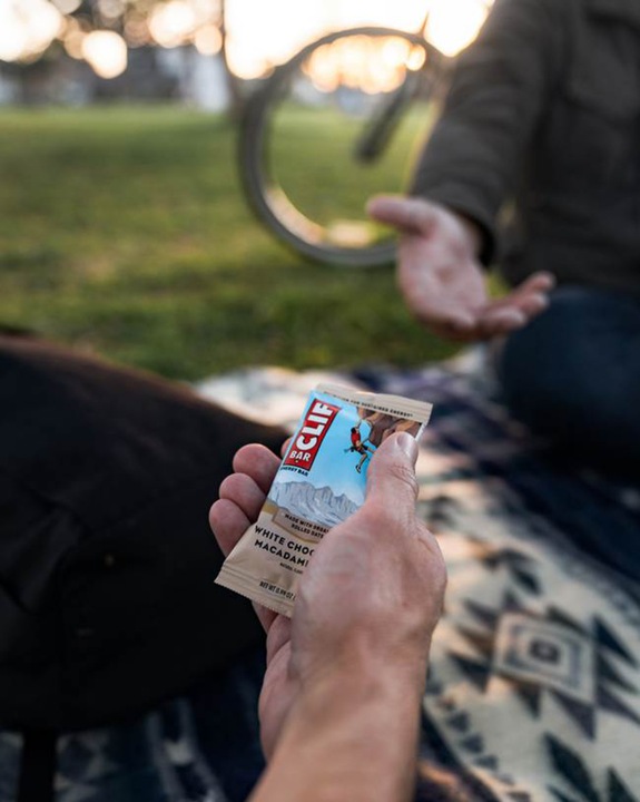 Produktbild Clif Bar White Chocolate Macademia Nut (Weisse Schokolade, 10 Stk., 28 g)