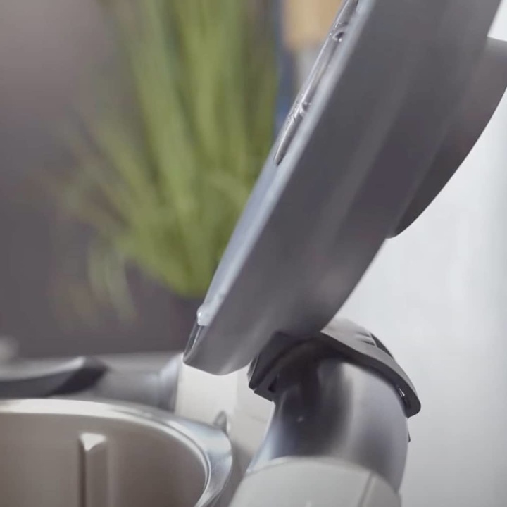 Image du produit Wundermix WunderClip® | Support de couvercle pour le Thermomix TM6/TM5 - gris