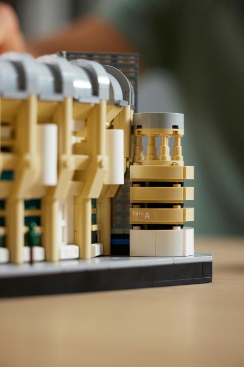 Produktbild LEGO Real Madrid - Santiago Bernabéu Stadion (10299, LEGO Icons, LEGO Seltene Sets)
