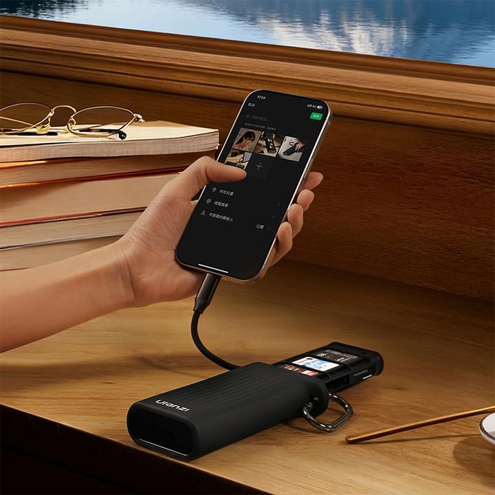 Actual product image Ulanzi CR2 Card Reader Case For SD + Micro-SD + Sim - Grey