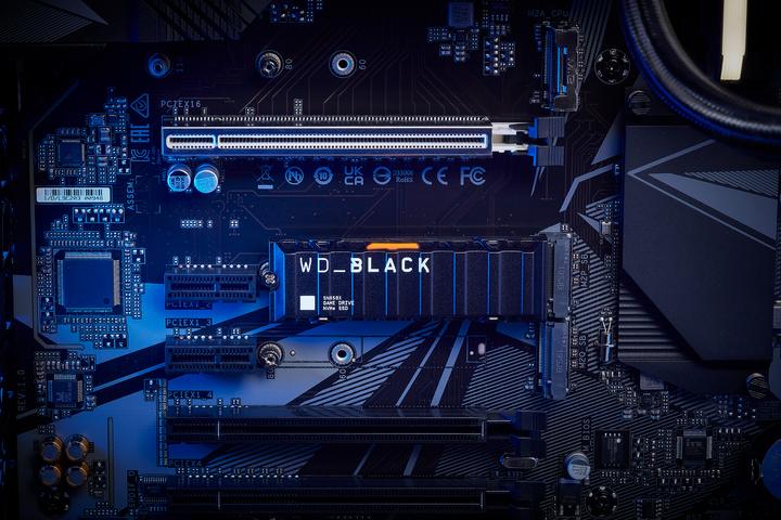Actual product image WD Black SN850X with heatsink (1000 GB, M.2 2280)