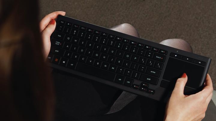 Produktbild Logitech Wireless Illuminated Keyboard K830 (US, Kabellos)