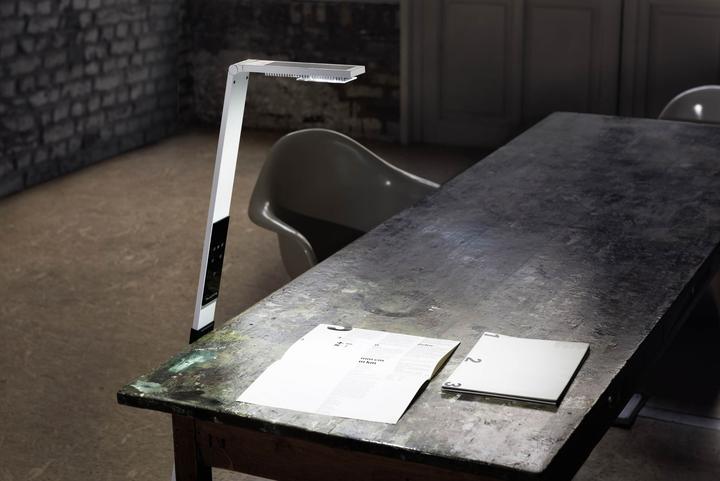 Actual product image Luctra Flex mobile LED floor lamp