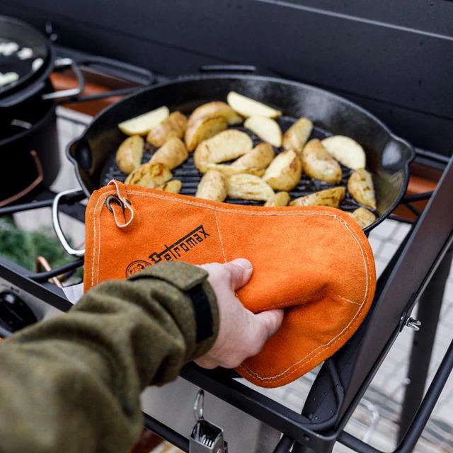 Produktbild Petromax Topflappen 'Aramid Pro 300' mit Eingriff 2 Stück feuerfest (100% Aramid (Polyamid), 100% Polyester, rauleder, enthält nichttextile Bestandteile tierischen Ursprungs)