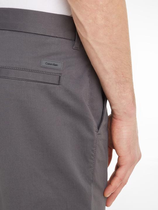 Image du produit Calvin Klein Chino slim en satin extensible (W31/L32)