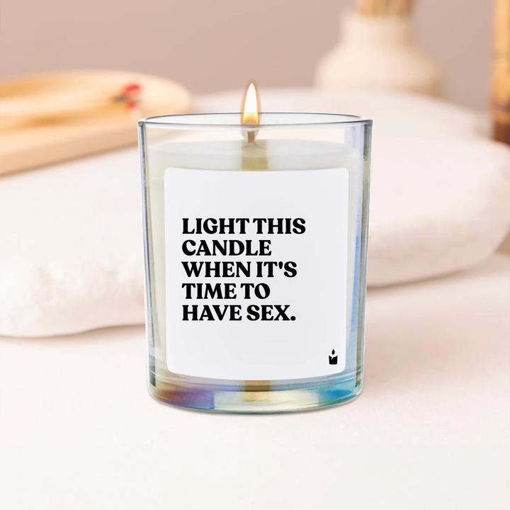 Produktbild Chatty Candles Duftkerze Woody Light this candle when it's time to have sex.