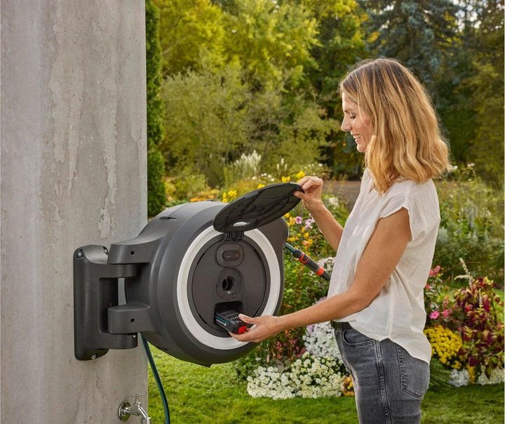 Image du produit Gardena Dévidoir mural sans fil PowerRoll XL 18V blanc 35 m (35 m)