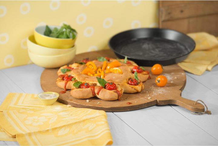 Actual product image Kaiser Baking and pizza tray