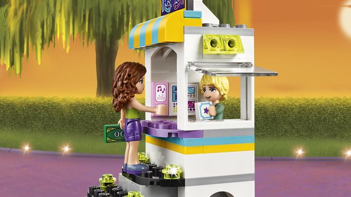 Actual product image LEGO Friends bumper cars in the amusement park (41133, LEGO Friends)
