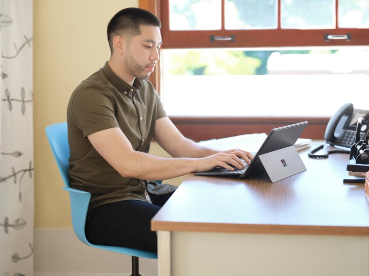 Produktbild Microsoft Surface Pro 8 LTE for business (13", Intel Core i5-1145G7, 8 GB, 128 GB, Ohne Tastaturlayout)