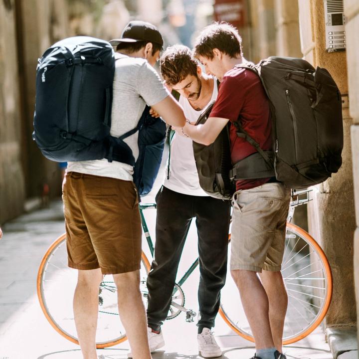 Actual product image Thule 5318 Landmark 70L Unisex Travel Pack Deep Khaki (70 l)