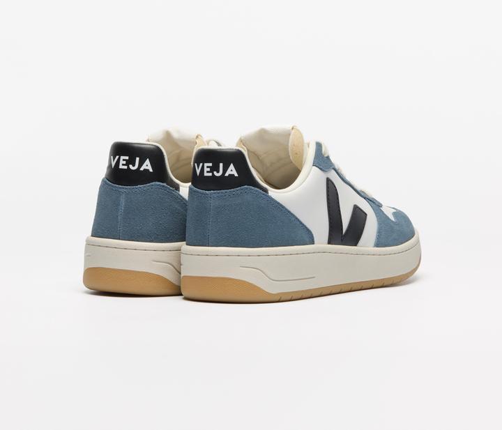 Actual product image Veja V10 (37)