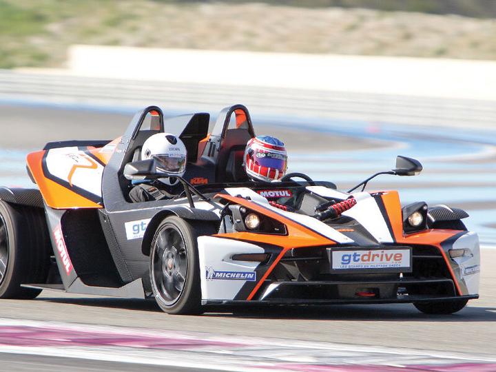 Image du produit Smartbox Pilotage d’une voiture de sport ou baptême en moto sur le circuit de Magny-Cours (1 Personne)