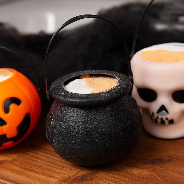 Produktbild Accentra Badefizzer HAPPY HALLOWEEN in Plastikschale in Kesselform, 110g, Duft: Orange, Farbe: schwarz/grün (Badekugeln)