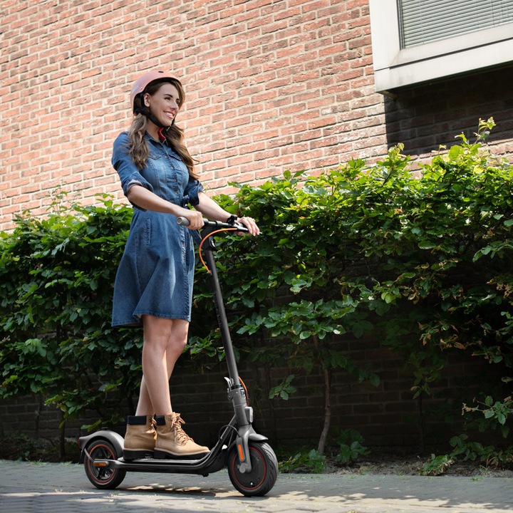 Actual product image Segway-Ninebot KickScooter F40D II (20 km/h, 40 km, 350 W)