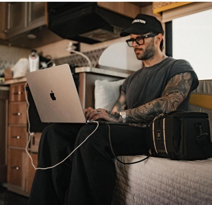 Actual product image PolarPro Kamera-Tasche RoadRunner 6 l Sling Schwarz (Camera shoulder bag, 6 l)