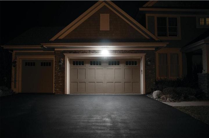 Actual product image Arlo Pro 3 Floodlight camera, black (2560 x 1440 Pixels)