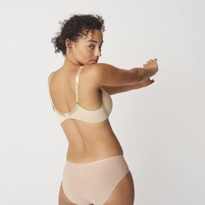 Actual product image Chantelle Basic Invisible Smooth T-Shirt Bra (90 C)
