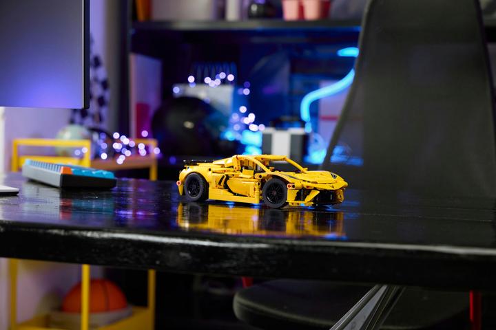 Actual product image LEGO Chevrolet Corvette Stingray (42205, LEGO Technic)