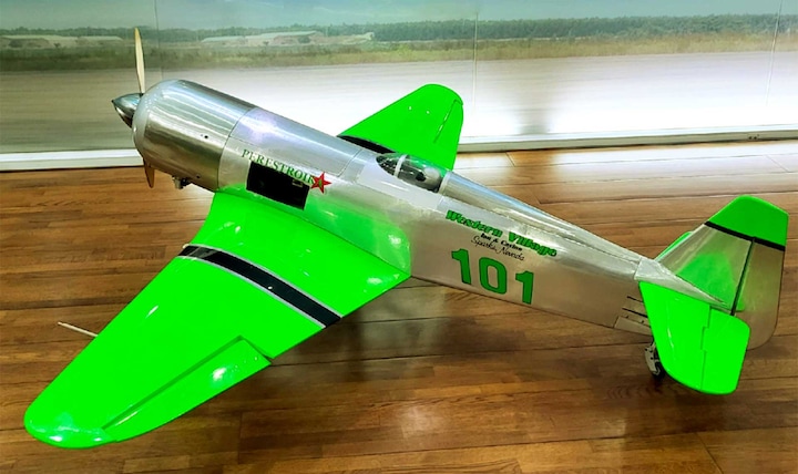Produktbild Seagull Models SG-Models ) YAK 11 71" 1,8m CHROM 35cc AIRRACE "Perestroika" MIT Ein (Warbird)