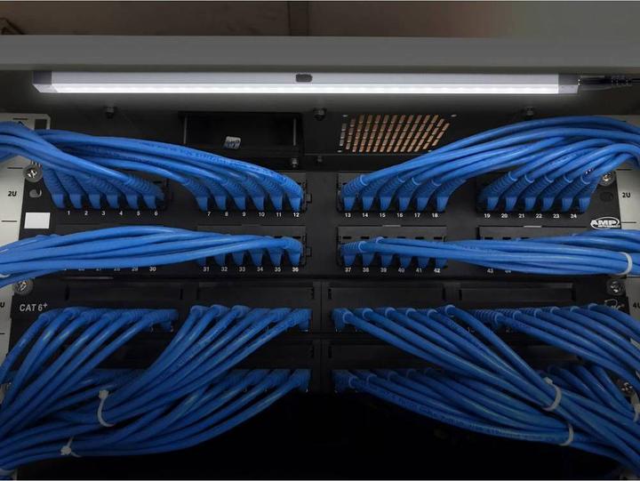 Image du produit Renkforce Eclairage de l'armoire réseau Unité d'éclairage LED pour rack de 48,26 cm (19")