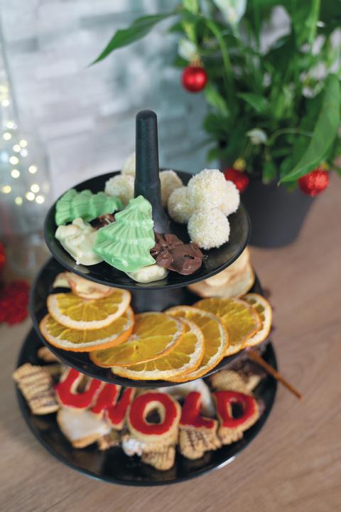 Produktbild Unold Chocolatier Weihnachtsedition 48967 (braun/silber, 25 Watt, 12 weihnachtliche Förmchen) (Schokoladenfondue)