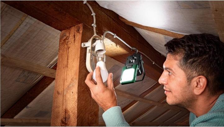 Produktbild Bosch Home & Garden EasySpotLight 18V-400 (400 lm)