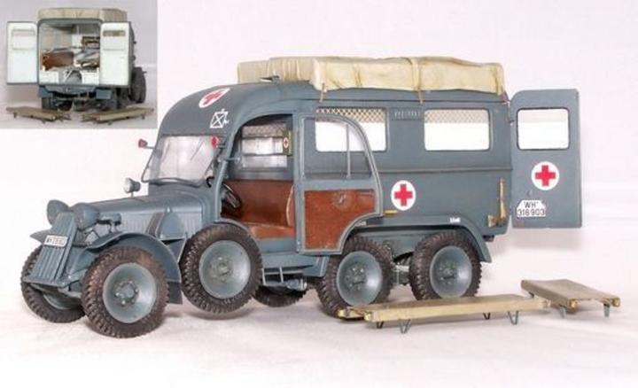 Produktbild Plus Model Deutscher Krankenwagen Kfz.31 Steyr 640