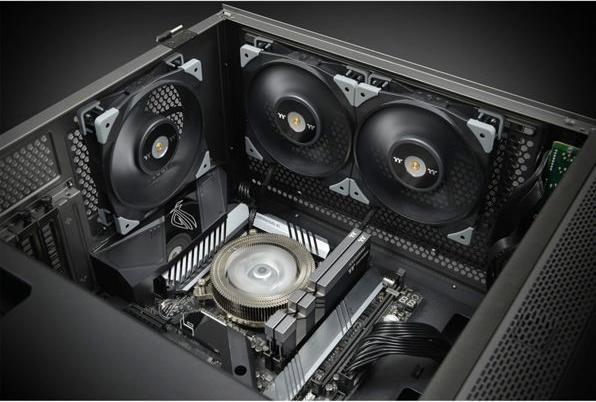 Productafbeelding Thermaltake Toughfan 14 Performance Fan PWM 500-2000rpm - 1Pack (140 mm, 1x)