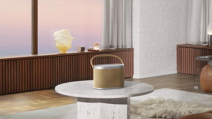 Productafbeelding B&O Beosound A5 Donker Eiken (12 h, Oplaadbare batterij)