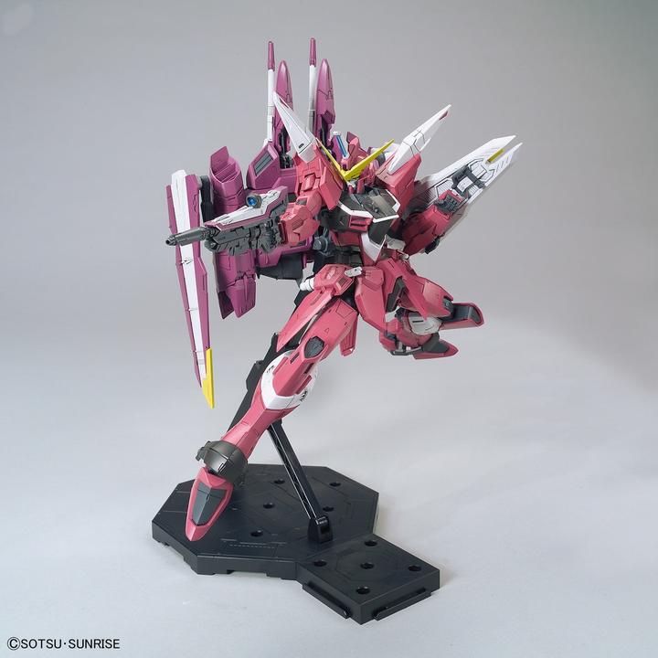 Actual product image Bandai Gundam - Justice Gundam Master Grade