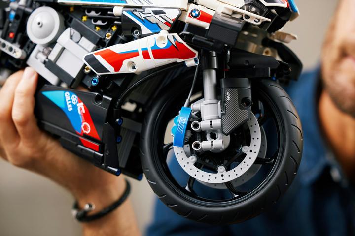 Actual product image LEGO BMW M 1000 RR (42130, LEGO Technic)