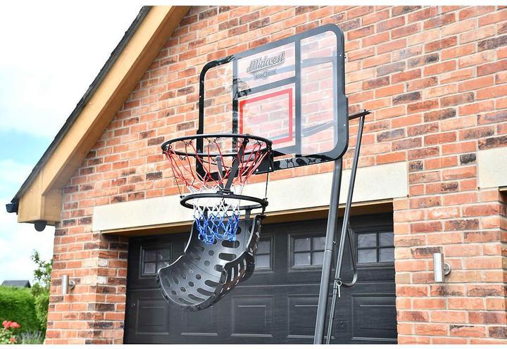 Midwest Rückgabe eines Basketballs