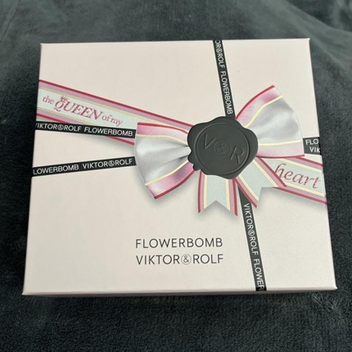 Produktbild Viktor & Rolf Flowerbomb (Eau de Parfum)
