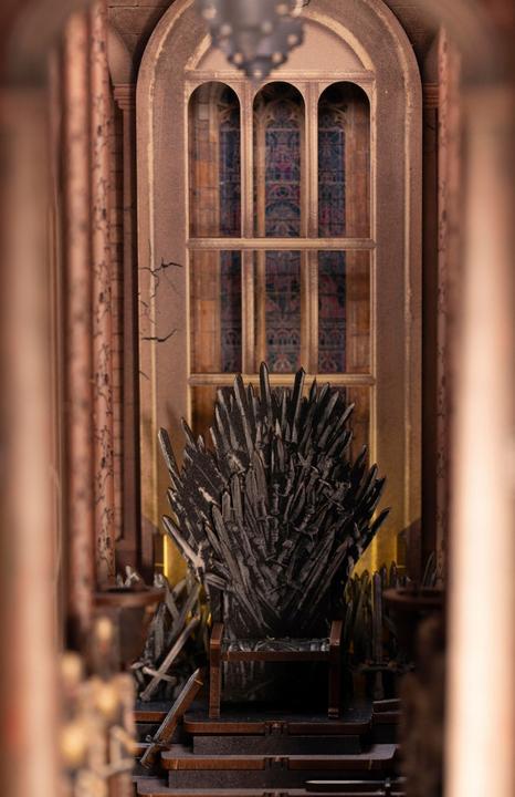 Actual product image Revell Tiny Adventure Iron Throne - House of the Dragon