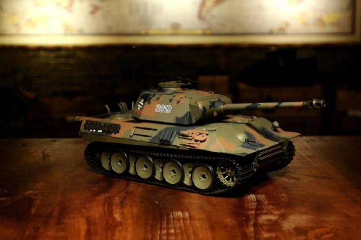 Actual product image Es-toys Heng Long RC Tank German Panther Gen.6