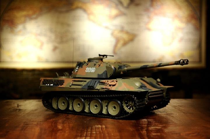 Actual product image Es-toys Heng Long RC Tank German Panther Gen.6