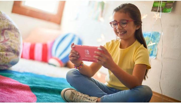 Produktbild Nintendo Switch Lite - Koralle