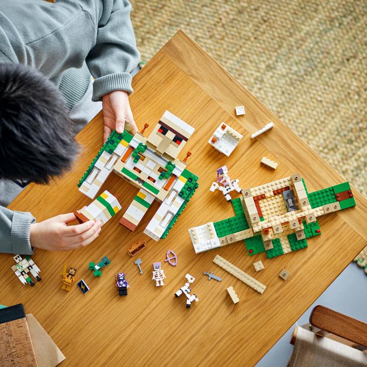Actual product image LEGO 21250 The Iron Golem Fortress (21250, LEGO Minecraft)