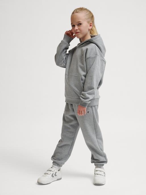Produktbild hummel hmlJR LOOSE HOODIE BEE (46, 48, 50, 52)