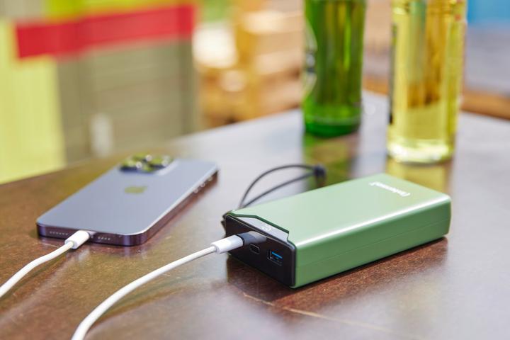 Actual product image Intenso F20000 (20000 mAh, 20 W, 74 Wh)