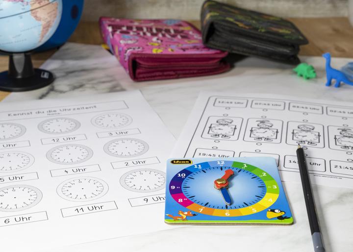 Actual product image Idena Learning clock square cardboard FSC-Rec