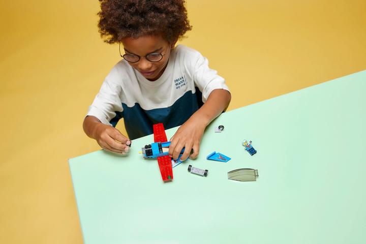 Actual product image LEGO Stunt Plane (60323, LEGO City)