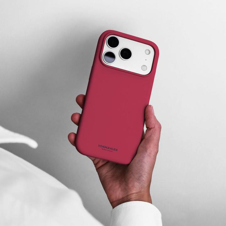Actual product image Vonmählen Back Cover Soft Silicone iPhone 17 Pro Dark Red (Apple iPhone 17 Pro)