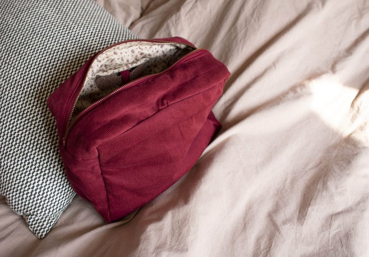 Actual product image Filibabba Toilet bag (large) - corduroy - deeply red
