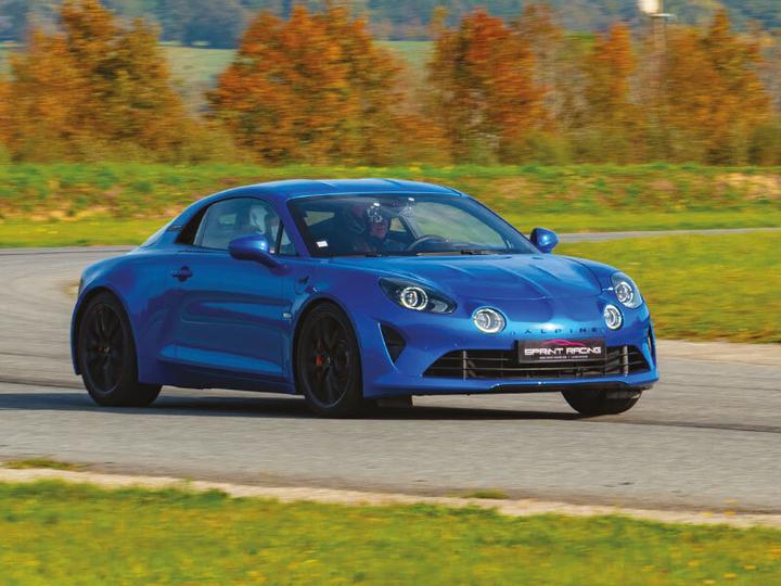 Image du produit Smartbox Pilotage d’une voiture de sport ou baptême en moto sur le circuit de Magny-Cours (1 Personne)