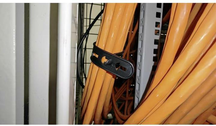 Produktbild Steffen Kabelbinder schwarz 130mm x 15.5mm lösbar, Pack à 100 Stk. (130 mm, 100 Stk.)