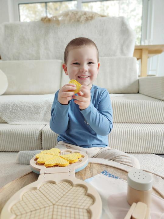 Actual product image small foot Waffle Iron Set "tasty"